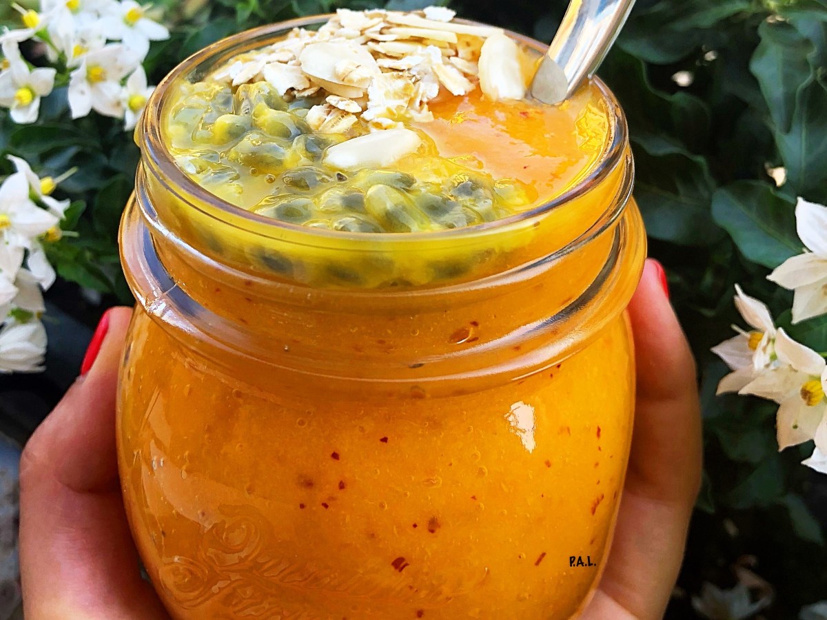 Tropical Smoothie con mango, passion fruit e&nbsp;albicocche