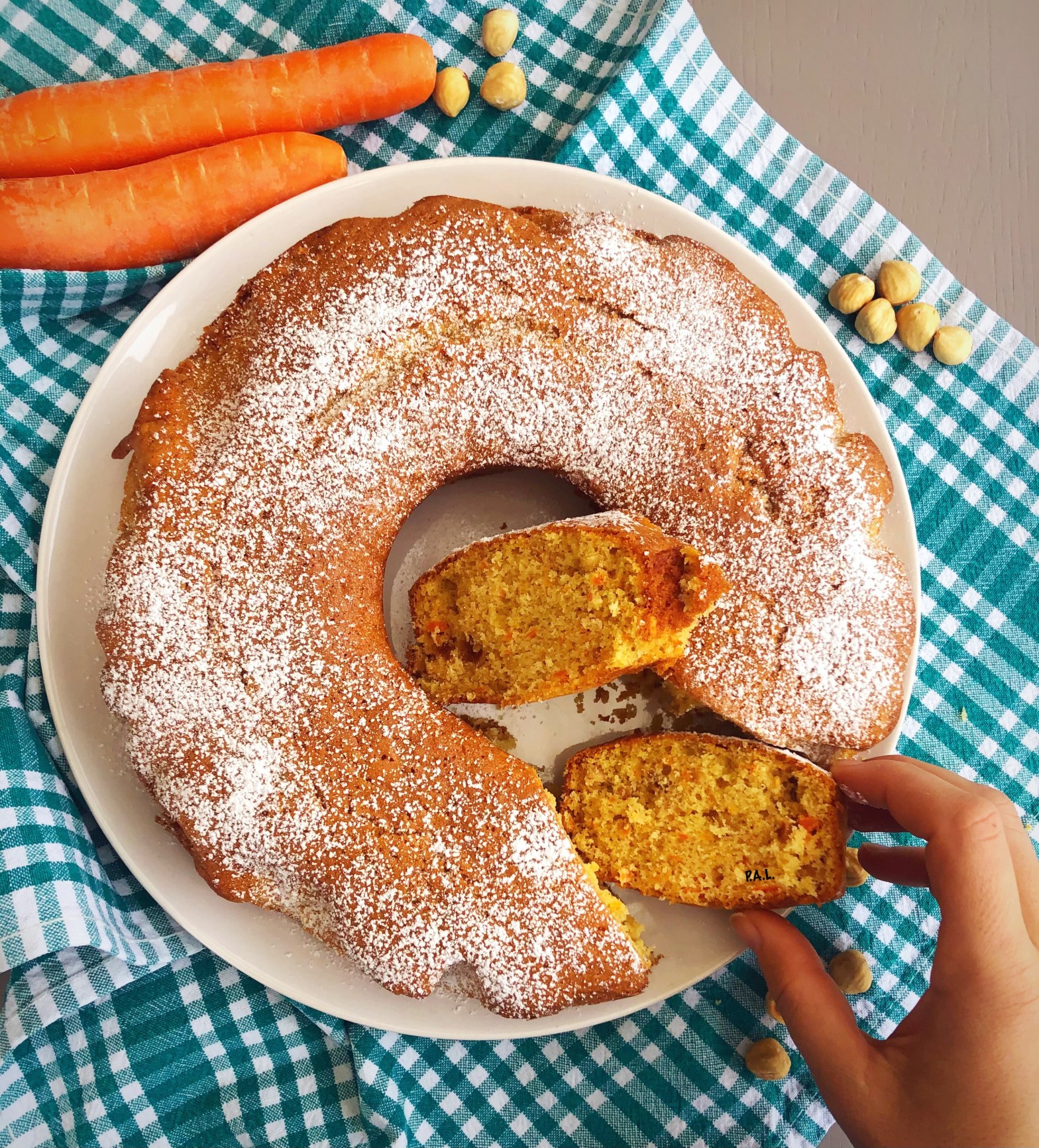 Ciambellone di nocciole e carote senza burro